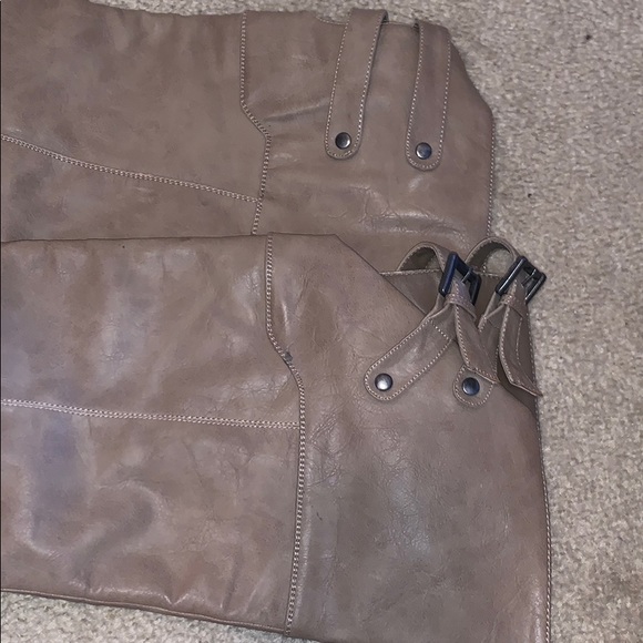 BOOTS - Picture 2 of 6